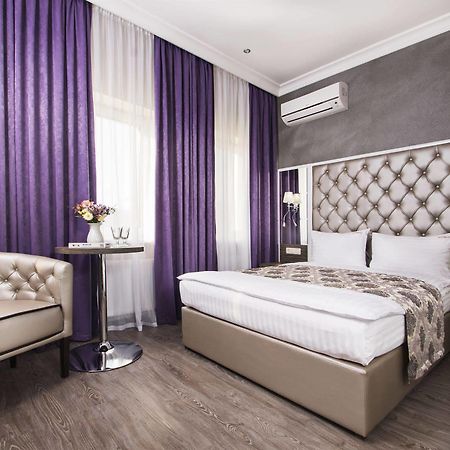 Bonapart Hotel By Uhm Kiev Luaran gambar
