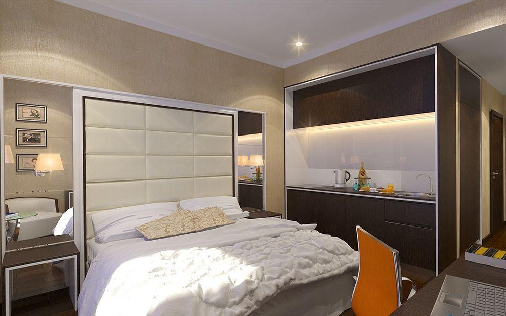 Bonapart Hotel By Uhm Kiev Luaran gambar