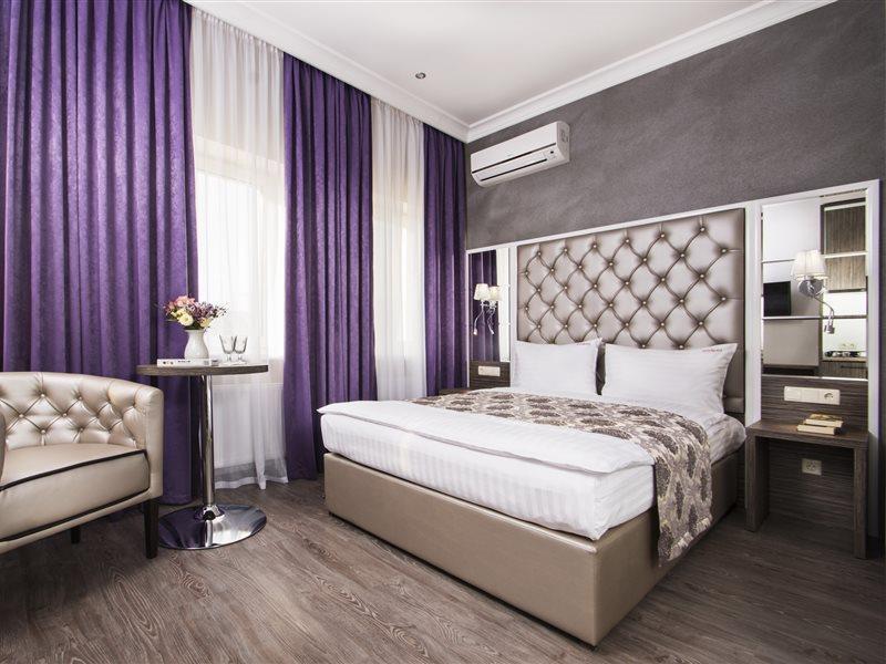 Bonapart Hotel By Uhm Kiev Luaran gambar