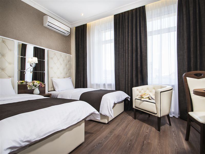 Bonapart Hotel By Uhm Kiev Luaran gambar