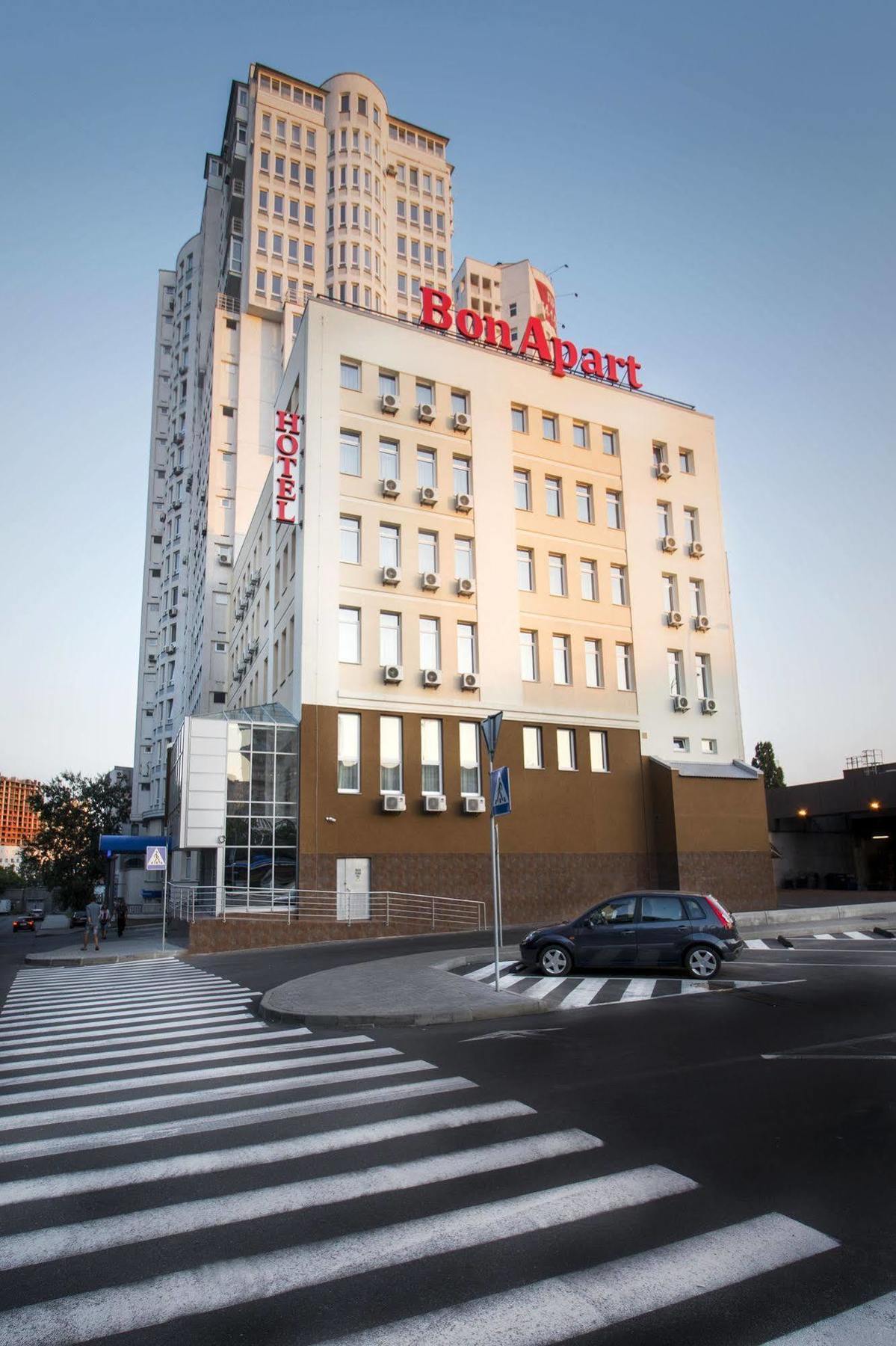 Bonapart Hotel By Uhm Kiev Luaran gambar