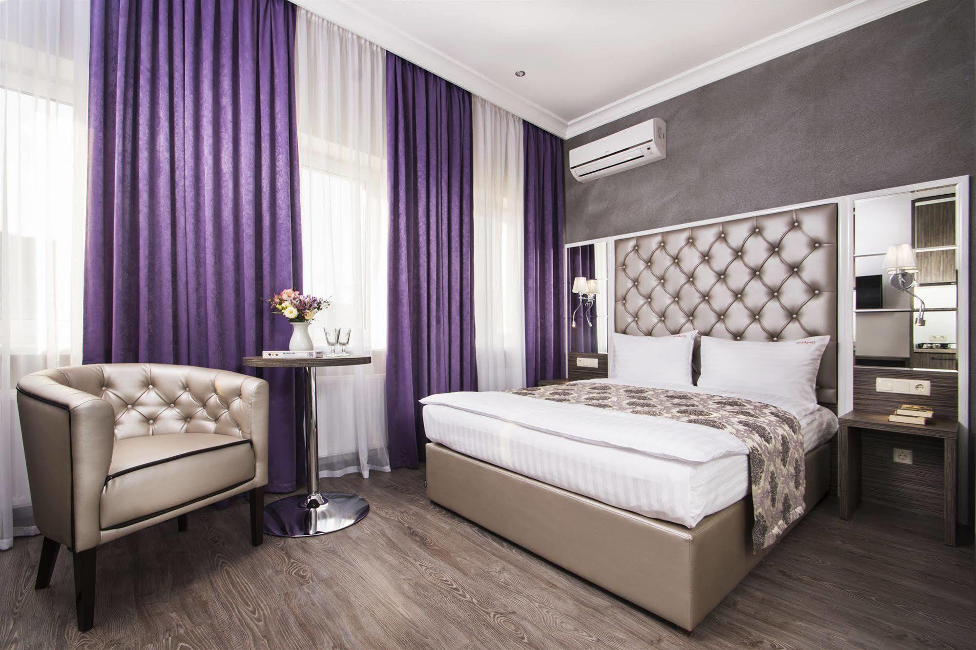 Bonapart Hotel By Uhm Kiev Luaran gambar