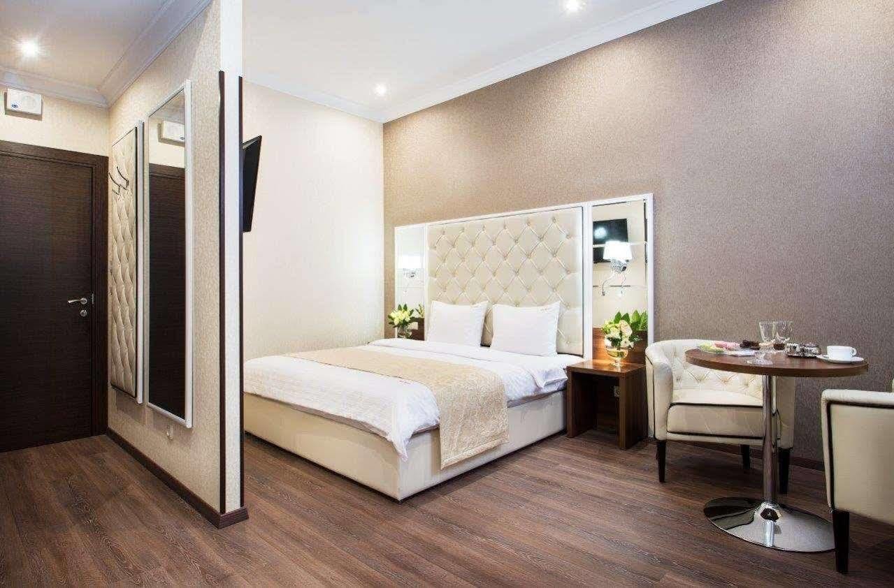 Bonapart Hotel By Uhm Kiev Luaran gambar