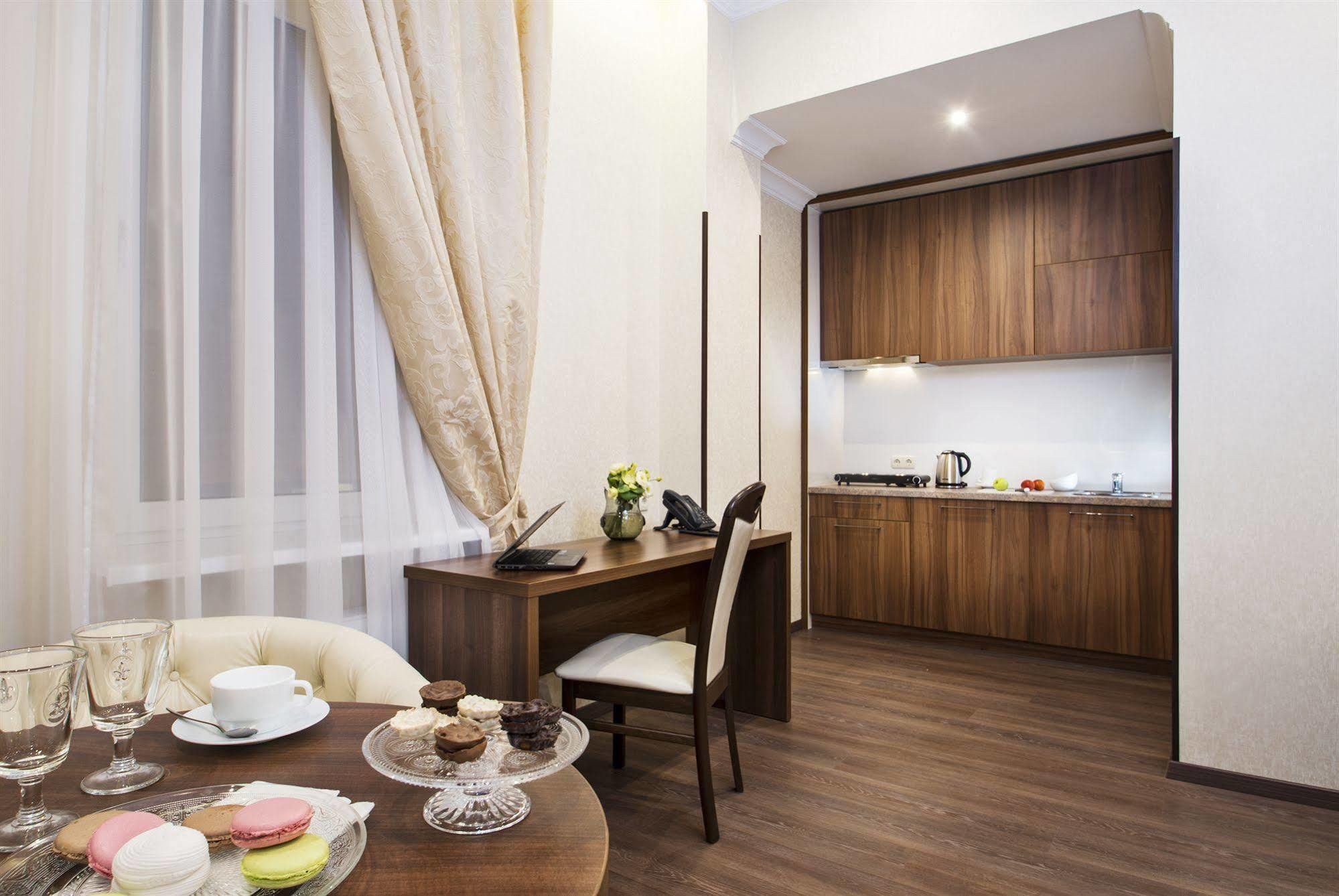 Bonapart Hotel By Uhm Kiev Luaran gambar