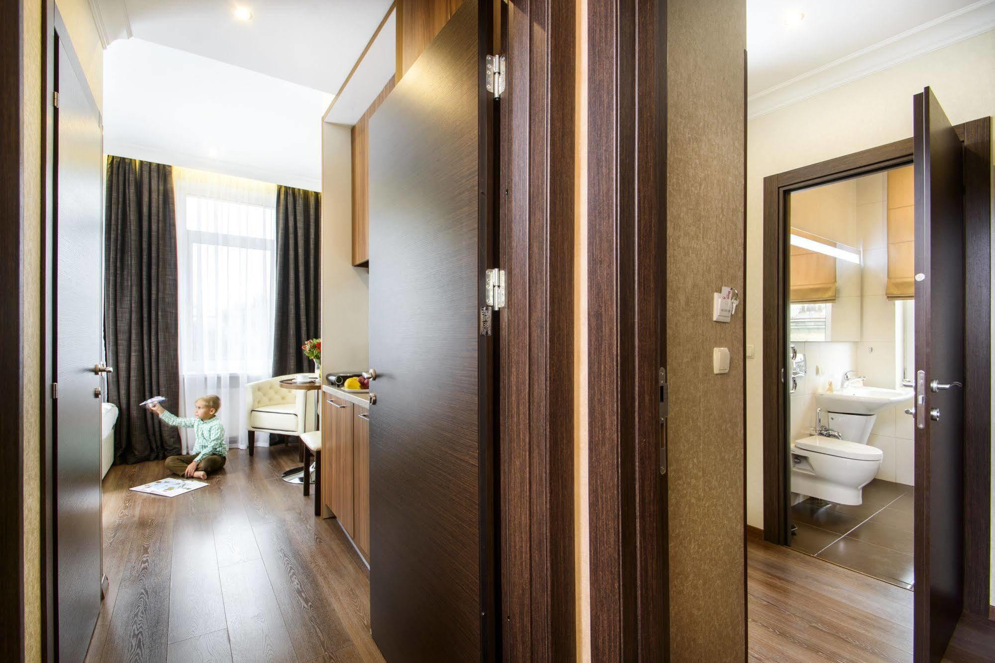 Bonapart Hotel By Uhm Kiev Luaran gambar