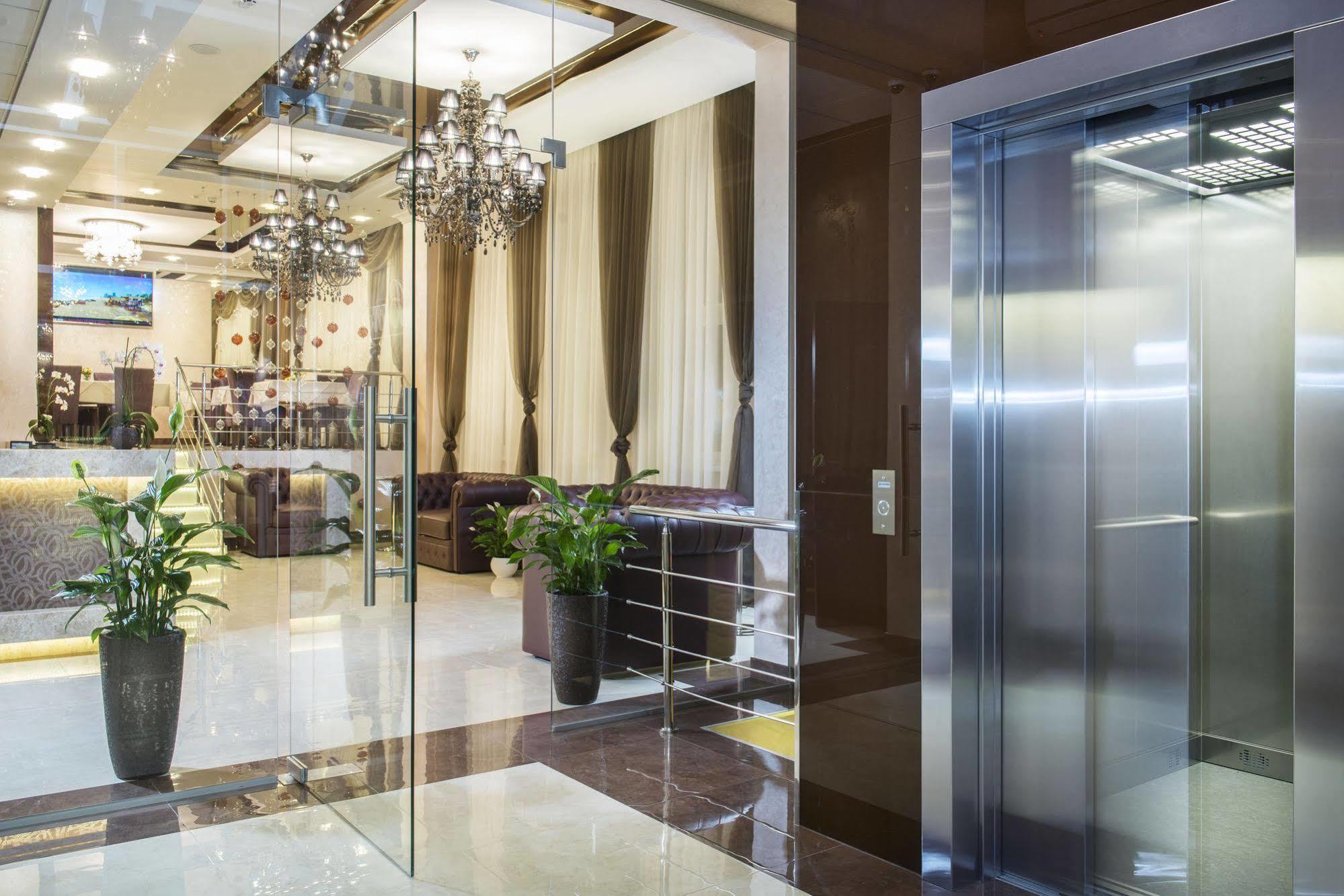 Bonapart Hotel By Uhm Kiev Luaran gambar