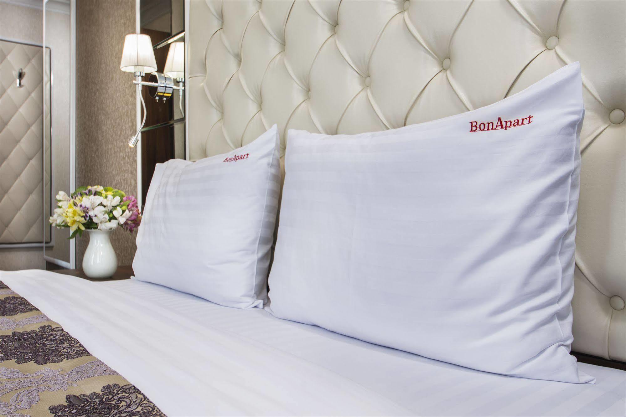 Bonapart Hotel By Uhm Kiev Luaran gambar