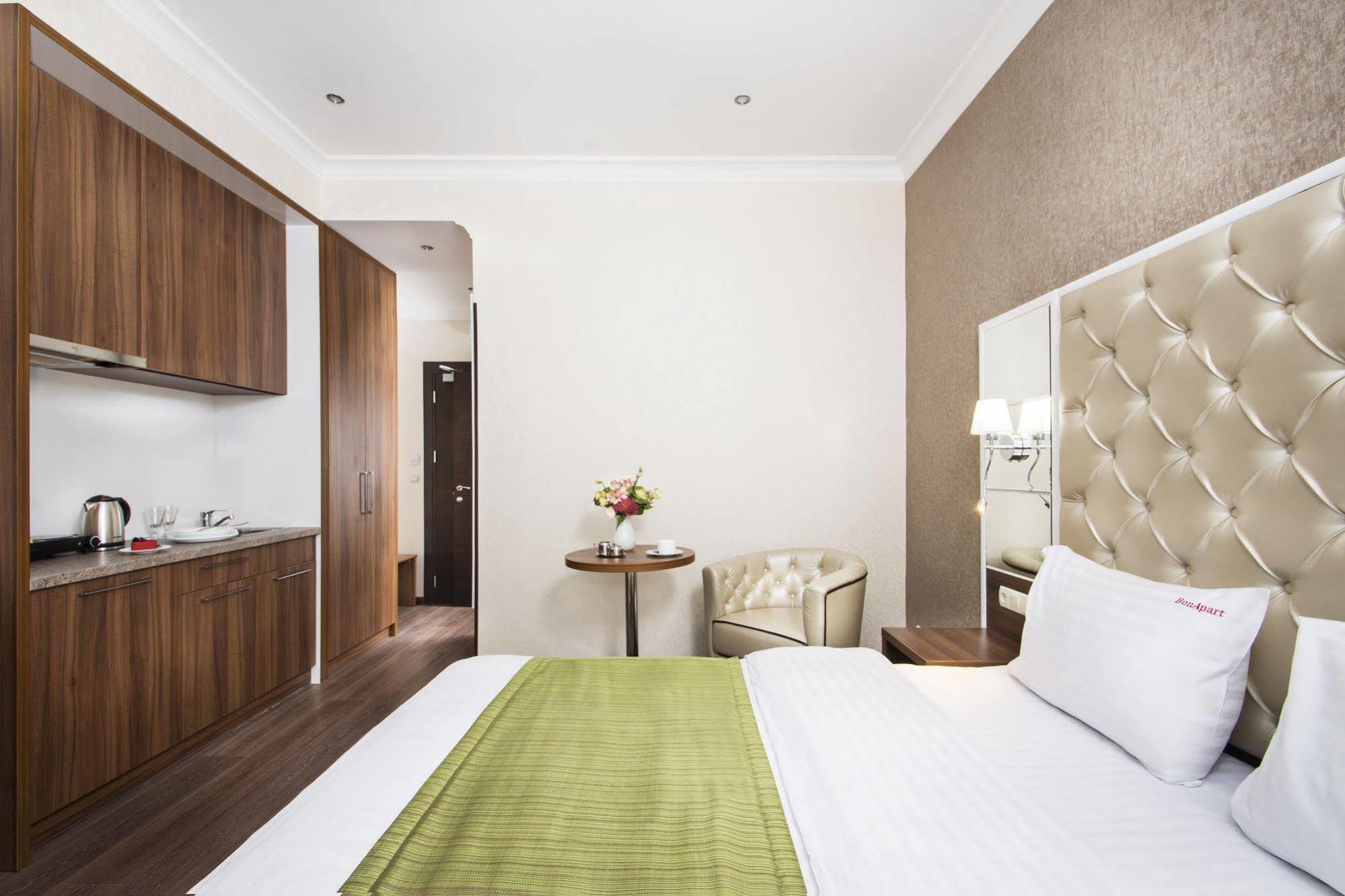 Bonapart Hotel By Uhm Kiev Luaran gambar