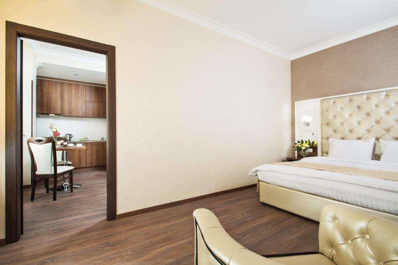 Bonapart Hotel By Uhm Kiev Luaran gambar