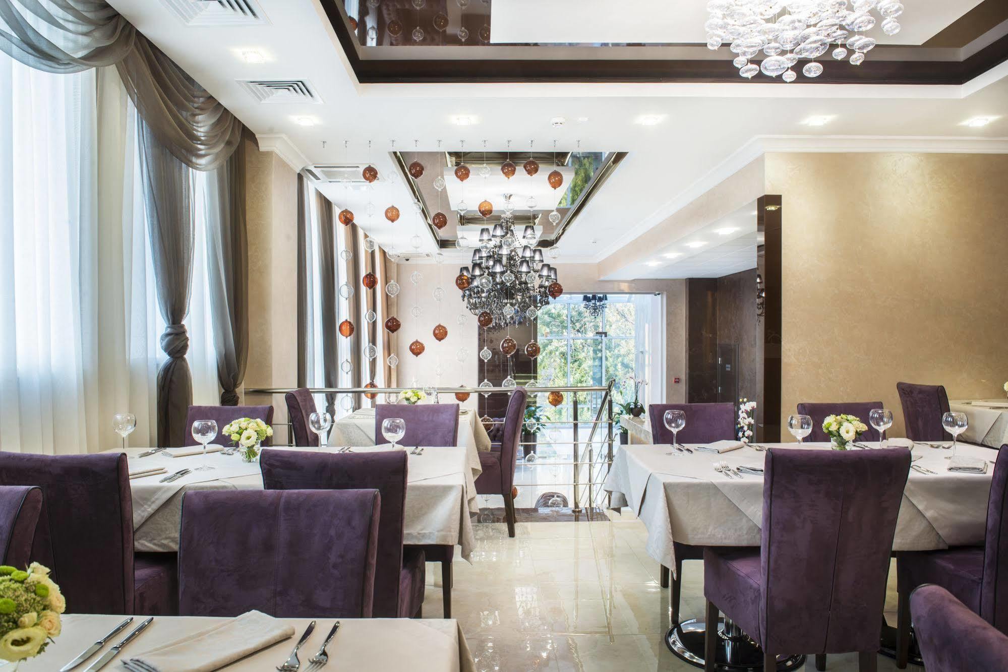 Bonapart Hotel By Uhm Kiev Luaran gambar